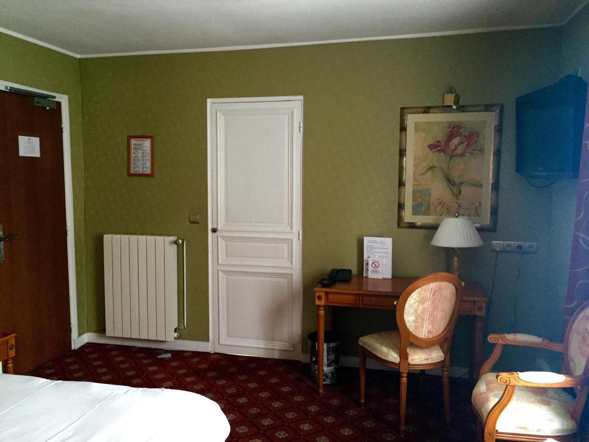 Hotel De Normandie Evreux Bagian luar foto